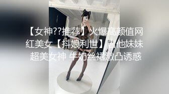  美容店老板双飞两个良家美容技师，骚逼做着身体老板进来帮忙，揉奶抠逼爽的双腿直发抖