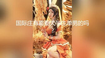 猛男网约马尾辫良家小少妇和好友一起3P，前面插嘴后面扣穴，掰开小穴特写，洞洞清晰可见，大屁股上位骑乘猛坐