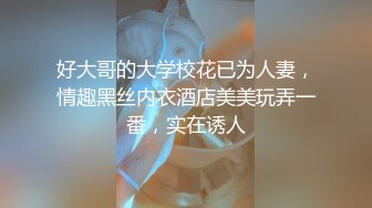 哺乳期的小奶妈，全程露脸边挤奶边拿道具抽插无毛逼，淫水很多听狼友指挥刺激