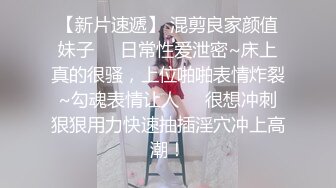  极品圆润美臀小少妇居家夫妻啪啪，跪着按头深喉插嘴，开档黑丝翘起大屁股后入