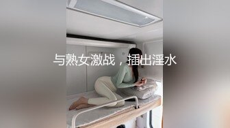 大半夜先洗澡刷牙，再和男友酒店里面白虎蝴蝶逼道具调教，矿泉水洗逼