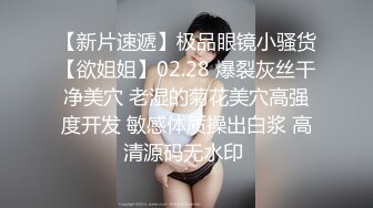 大神网吧门口守候清纯小美女多毛的鲍鱼