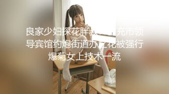 商场抄底美女穿着透明内裤被男友伸进裙子摸屁股