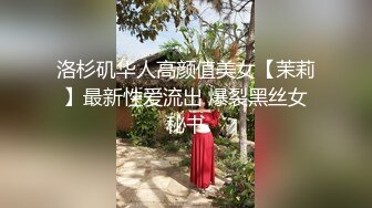  漂亮小姐姐在商场更衣室和男友吃鸡啪啪 外面人声嘈杂 就是不敢叫