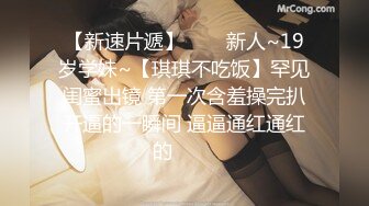 女性私密按摩偷拍-高颜值性感美少妇全身按摩时被男技师搞得性欲来潮拿起男的鸡巴就舔,送到嘴的不操白不操,干的厉害.国语!