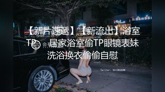 《超强摄_像头㊙️破_解》乡镇民宅针孔入侵真实偸_拍多个家庭男女私密生活曝光㊙️超多亮点㊙️特别羡慕光头眼镜哥的鸡巴又粗又长的 (2)