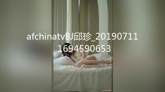  黑客破解家庭网络摄像头偷拍 两个巨乳少妇日常生活在客厅和老公啪啪