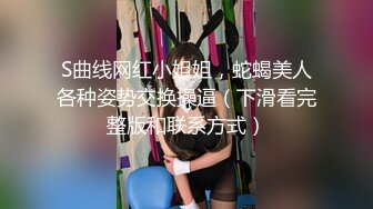 中年少妇被两个黑鬼大鸡巴干蒙了，前插后入草了骚穴还让口交大鸡巴，后入爆菊花