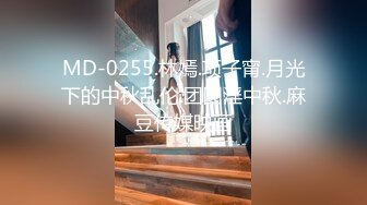  绿帽老公酒店找单男一起伺候丰满的老婆