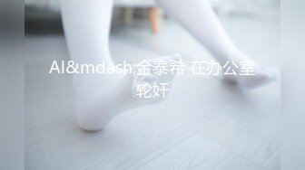 极品高颜值美女捂裙仍被抄底..花内前抄深深B缝隙 宽松花短裙美女逛商场..选商品被抄底蕾丝边内裤