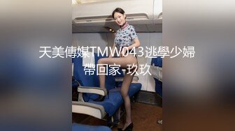  居家摄像头破解偷窥年轻夫妻在床上玩手机打炮