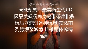 淫妻的诱惑黑丝情趣主动舔大哥的鸡巴求插，被大哥一顿激情爆草直接内射骚逼，完事掰开骚逼给狼友看特写真骚