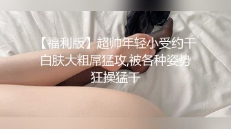 卫生间大战身材性感苗条的红色比基尼泳装美女,太骚了