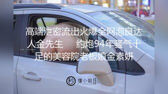 小酒窝00后清纯学生妹，新买的黑色渔网袜，撩下内衣露白嫩奶子，揉搓小穴娇喘呻吟，表情夸张很爽的样子