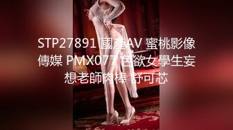 办公楼尾随红长发黑打底眼镜美妇 被磨得无毛馒头穴外张着馋人