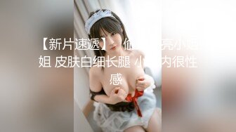   一脸呆萌18嫩妹双马尾带着项圈，翘起美腿玻璃棒插菊花，掰开小穴特写，手指扣穴水声哗哗