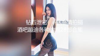 商城跟随抄底两个漂亮美眉 蓝裙美眉的花内内好性感 屁屁好白