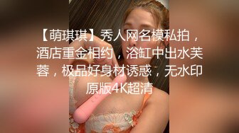 快乐熟女 · 居家淫乱的生活 ❤️ 戴套上阵安全第一，服务相当到位，吹硬舔爽在做爱 13V (2)