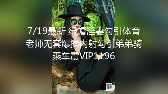 超美时尚极品身材人妖和美女闺蜜床上亲密爱爱内裤没脱就插进到逼里激情操出爱液