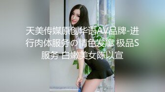  高人气~车女郎仔仔没电了，蜜恋期，相拥舌吻、扣淫穴，无套啪啪干