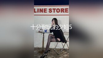 高颜值女神和炮友收费直播操逼演出，先吃鸡再舔逼，扛着双腿猛操白虎骚穴