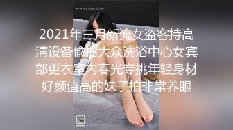 【新片速遞】   骚逼老婆~户外激情露出❤️车头脱光光一丝不挂，发浪发豪自摸奶子❤️好想叫几个哥们过来一起操死她！