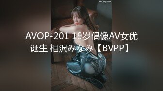 美女网红脱眼罩再来展示自己的爆乳