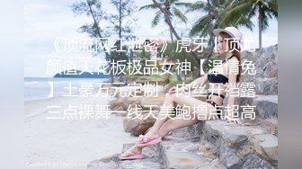  流出民宿旅馆偷拍 碎花裙过膝袜的大胸美女与一边玩王者荣耀的