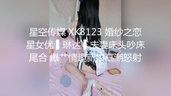   只穿着一件裹胸黑衣的性感大长腿美女 下体逼毛黑黝黝胸前鼓鼓的这风情鸡巴超级硬