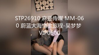 三男一女宾馆多人乱交,金发洋气小姐姐被前后夹击,小茓都被艹肿了