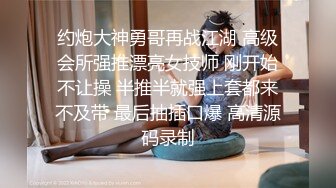 熟女人妻 被黑祖宗大鸡吧无套输出 骚逼淫水超多 操的帽白浆 表情很享受肉棒抽插带来的快感