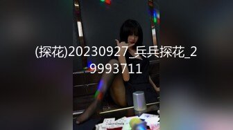 《极品CP魔手外购》国内某潮牌服装城大神藏匿女厕隔间板缝中连续偸拍一大批时尚漂亮小姐姐方便 还拍露脸全身非常大胆 (5)