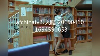 ★☆《绿帽淫妻㊙️极品骚婊》★☆让老婆穿好黑丝给单男试试威力，看著老婆一阵阵高潮，绿帽男友边撸管边看黑丝女友被单男操到高潮 (2)