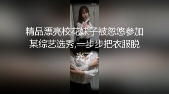 【新片速遞】 商场女厕近距离偷窥口罩美女的小黑鲍