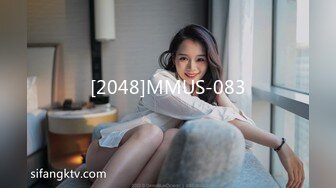   清纯卡哇伊18萝莉嫩妹  白色小吊带  厕所怼着小穴特写尿尿  给小男友口交