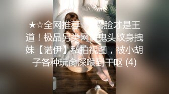 ❤双马尾清纯小萝莉，项圈小铃铛，外表甜美呆萌，黑白丝袜掰开穴，无毛小骚逼，翘起双腿看菊花