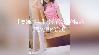 【新片速遞】 性福又烦恼的妈妈 儿子去学校只能用大黄瓜 回来看妈妈陶醉的样子 射在妈妈脸上满足的微笑 多么美好的时刻