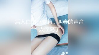 黑客破解偷拍 上了年纪中年妇女性欲还那么旺盛 一边看小黄片一边用按摩棒自慰