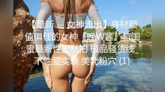 强势态度的霸凌者母亲的无内裤下跪