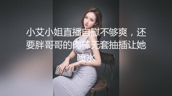 新来的美女激情大秀诱惑狼友，黑丝情趣全程露脸在狼友的金钱攻势下脱光自慰，揉奶玩逼跳蛋抽插，特写展示