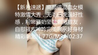 少女与萝莉两个风骚的小女人露脸出境，轮流舔弄阴蒂给狼友看好刺激，道具抽插舌吻逼逼粉嫩，享受舌头的快感