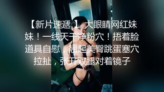 眉目如画的清新美人儿，乳型漂亮，舌头滑溜溜，含着鸡儿打转，那种感觉特别温暖！