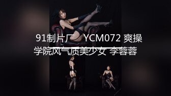 公交車上伸到四個美女裙底偷拍透明內內,陰毛和小穴看得一清二楚