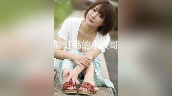 【战女狼】 野外4P~车上刺激狂干~无套内射~过瘾 (3)