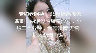 《魔手外购极品厕拍》商业城女厕全景偸拍多位少女少妇熟女方便，后位先拍脸再拍大白屁股，憋尿到极限的良家少妇动作逗死人 (11)