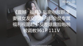 抹胸熟女试衣