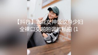 红裙美女换上制服居家操逼，扶着男友大屌吸吮，边舔边自摸骚逼，怼着小穴一下挺入，主动骑乘扭腰一脸骚样