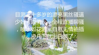  风骚人妻露脸高跟诱惑跟大哥激情啪啪，让大哥用黄瓜捅插骚穴，无套蹂躏床上多体位爆草抽插，内射中出尿尿